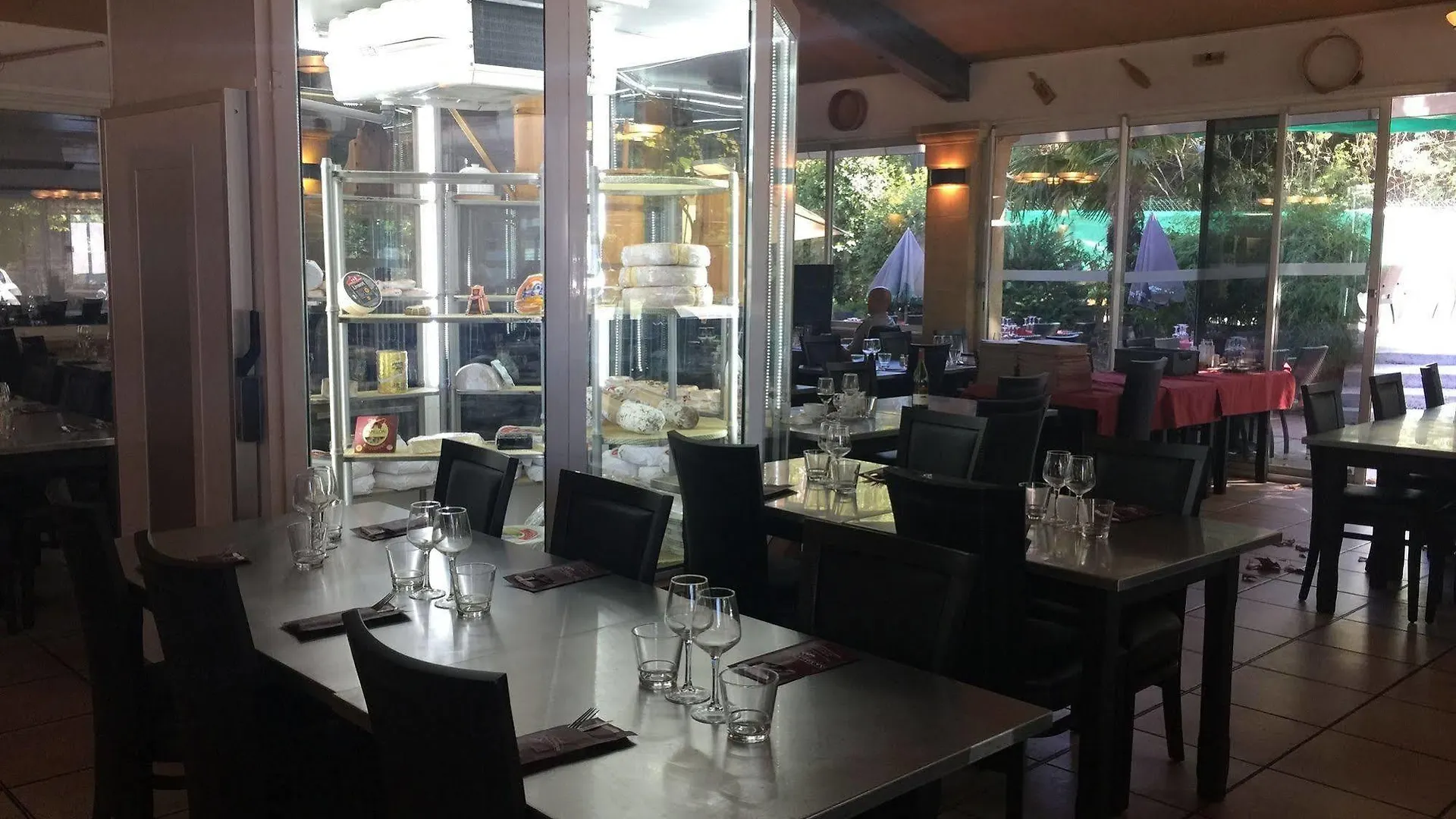 Brit Hotel Du Moulin De La Pioline - La Table A Fromages Aix-en-Provence